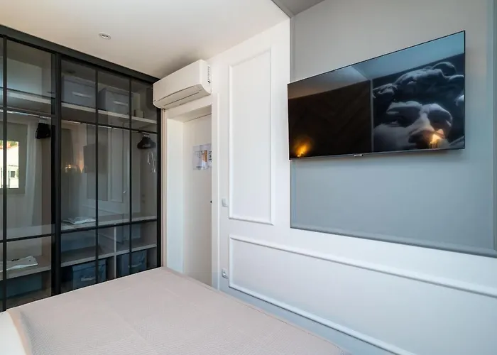 Lux Kalifa 5 Star Exquisite *