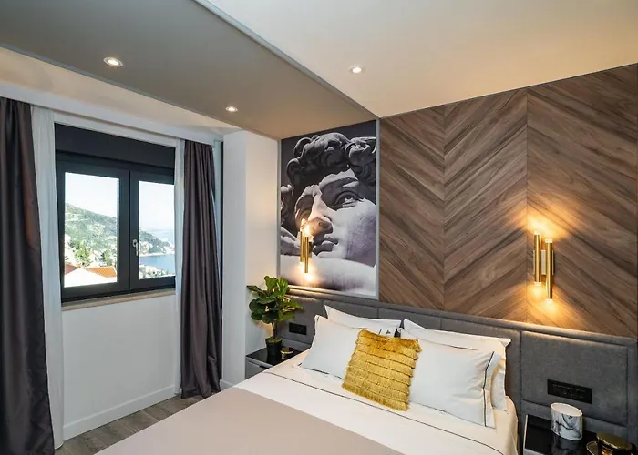 Lux Kalifa 5 Star Exquisite *